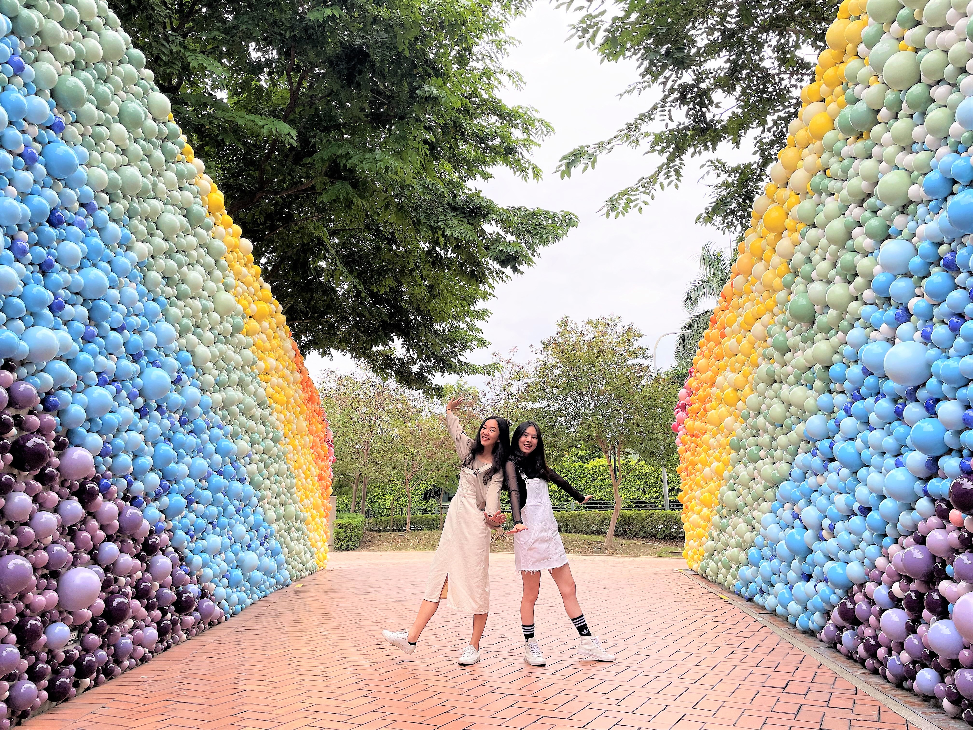 陶博館戶外陶瓷藝術園區「許願糖果牆」，是全臺唯一由2萬顆彩色陶球打造而成的網美打卡景點！