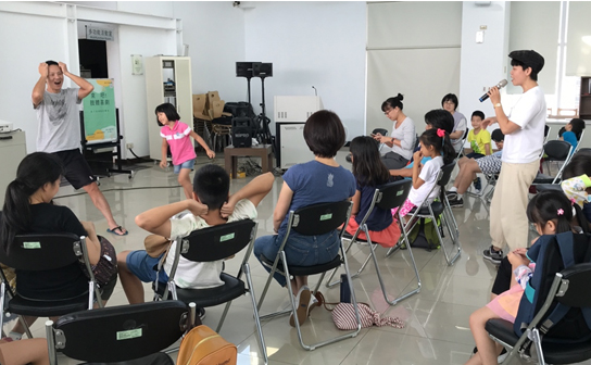 默劇演員正在表演