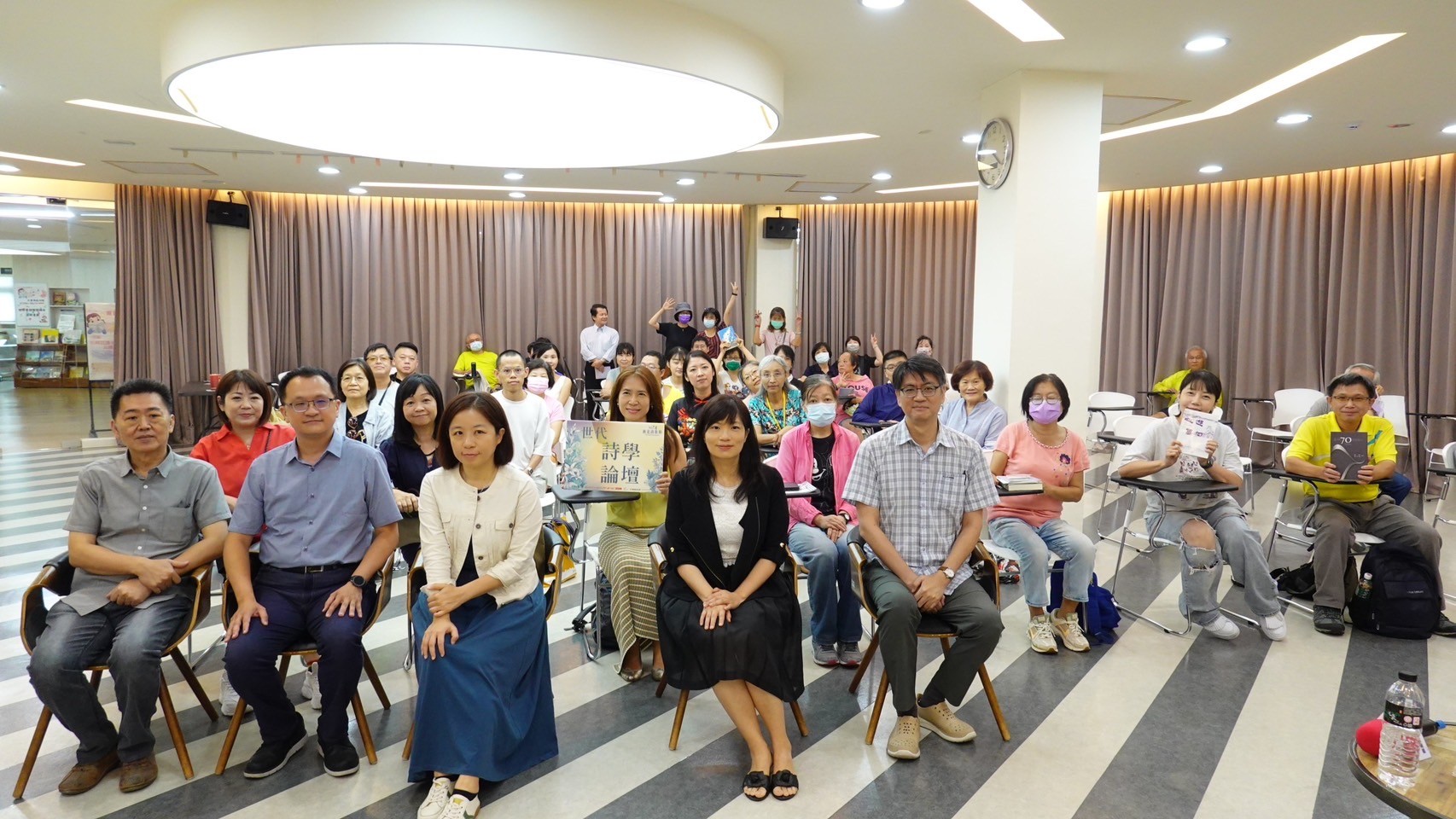 2024新北詩歌節【世代詩學論壇〈學院與詩。校園有詩〉】活動花絮照，共9張