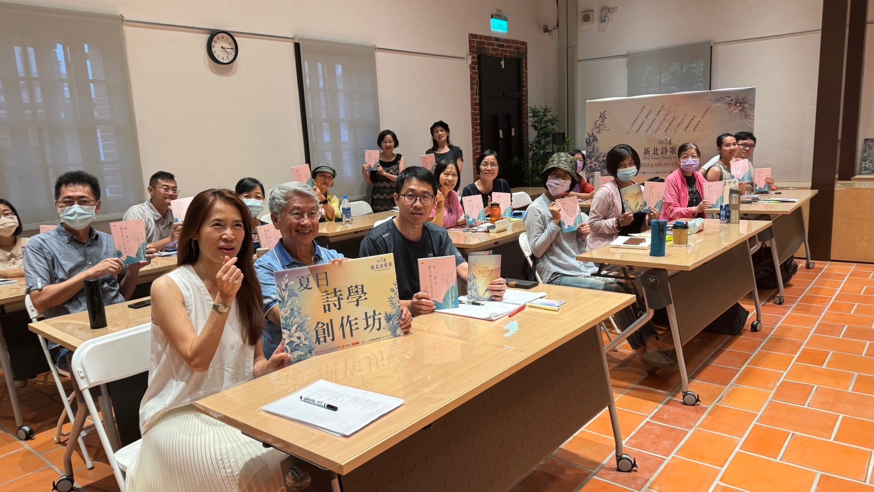 夏日詩學創作坊(一)：詠物篇：詩叩門那隻手，情永續那根弦/蕭蕭，活動花絮照，共8張