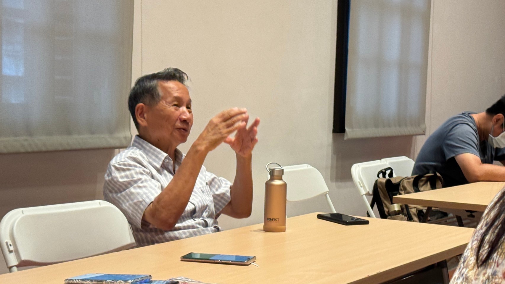 夏日詩學創作坊(二)：在光影激流中探訪詩路——手機攝影圖文生成/愛羅，活動花絮照，共8張
